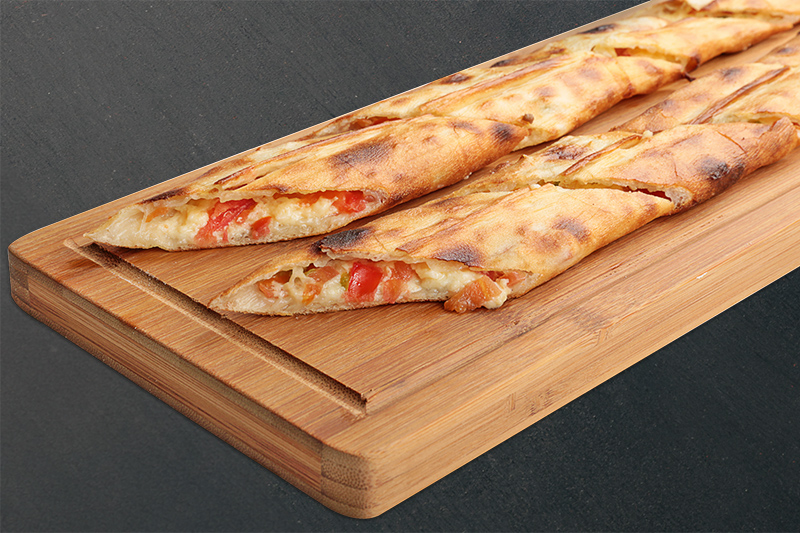 Üç Peynirli Sebzeli Kapalı Pide